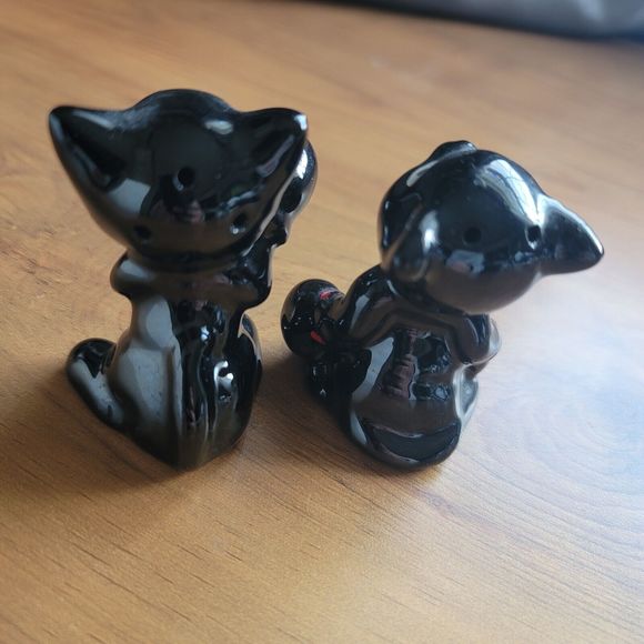 Vintage Salt or Pepper Shaker Boxing Cat Kitten Decoration Japan Black Clay - Picture 5 of 10